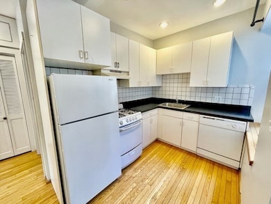 15 Thacher Ct unit 2, Boston, MA 02113 - photo 4