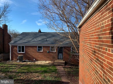 5810 Woodland Dr, Oxon Hill, MD 20745 - photo 2