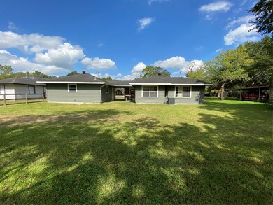 2315 W Dumble St, Alvin, TX 77511 - photo 2