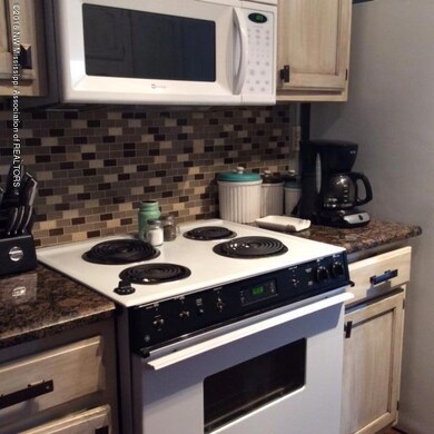 10551RoseLnbacksplash
