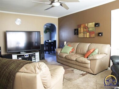 2312 SW 9th St, Topeka, KS 66606 - photo 3