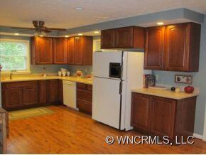 KITCHEN REFIGERATOR SIDE