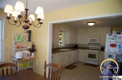 1816 SW Collins Ave, Topeka, KS 66604 - photo 6