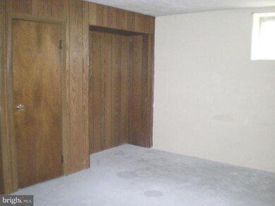 921 Circle Dr, Halethorpe, MD 21227 - photo 7