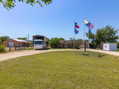 704 Land of Goshen Dr, Springtown, TX 76082 - photo 3