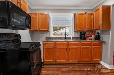 4601 Sampson St, Charlotte, NC 28208 - photo 2