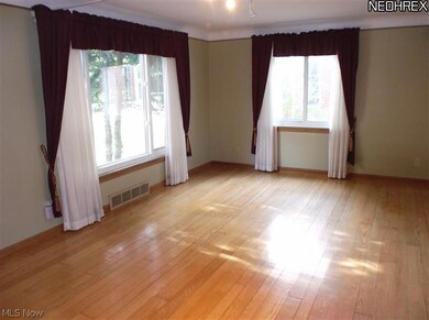 1976 Idlehurst Dr, Euclid, OH 44117 - photo 4