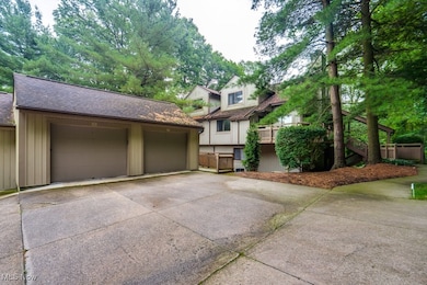 582 Meredith Ln unit 582, Cuyahoga Falls, OH 44223 - photo 2