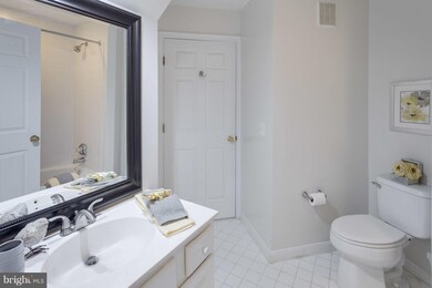 12471 Hayes Ct unit 303, Fairfax, VA 22033 - photo 4