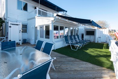 Rear deck w/ awning