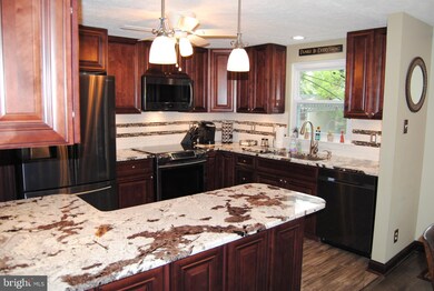 409 Centennial Dr, Morrisville, PA 19067 - photo 4