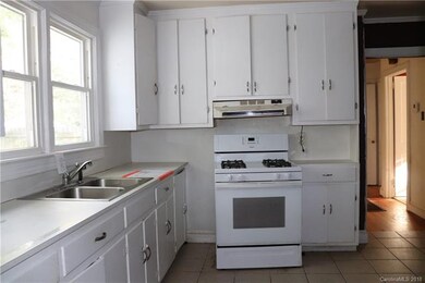 224 E End Ave, Statesville, NC 28677 - photo 2