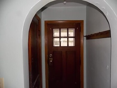 Entry/Foyer.