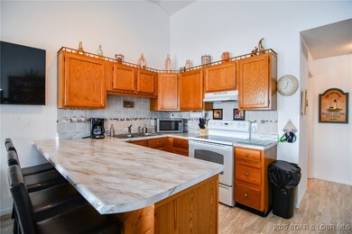 Breakfast bar for extra seating and entertaining s