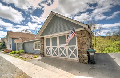 716 Hudson St, Hawley, PA 18428 - photo 2