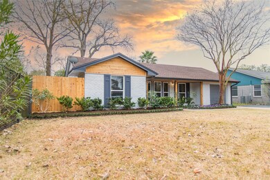 5417 Nina Lee Ln, Houston, TX 77092 - photo 2