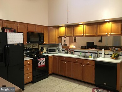 922 Mclendon Dr, Frederick, MD 21702 - photo 4