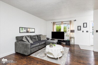 04-Living Room-DW-5477