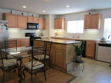 Bright Kitchen-Owner to take center island.