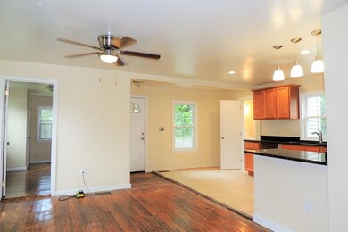 30 Massasoit St, Springfield, MA 01107 - photo 7