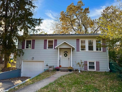 906 N 9th St, Fairfield, IA 52556 - photo 3