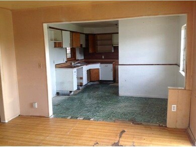 Kitchen dining area