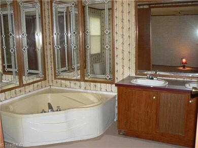 3037 Farmer Ct, Denton, NC 27239 - photo 7