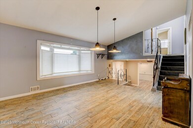 08-Living Room, bay window