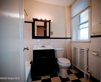 22SLake_Bathroom1A