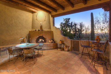 Backyard Patio w/ Fireplace