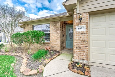 1822 Winding Trail Ln, Alvin, TX 77511 - photo 3