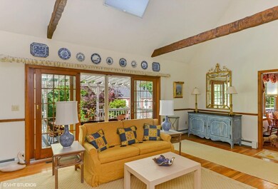 05_145WhiteOakTrail_3_FamilyRoom_MLSuse_