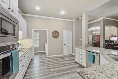 317 Frazier Dr, Hurst, TX 76053 - photo 4