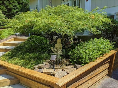 648 Salisbury Rd, Hendersonville, NC 28792 - photo 3