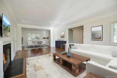 81 Round Hill Rd, Roslyn Heights, NY 11577 - photo 5