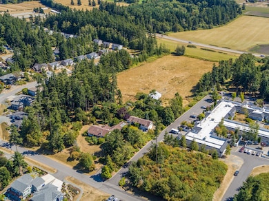 501 NE 3rd St, Coupeville, WA 98239 - photo 2