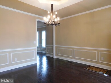 907 E 43rd St, Baltimore, MD 21212 - photo 2