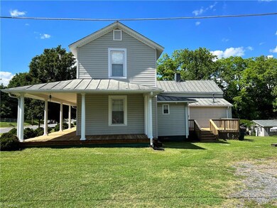 527 Barnes St, Reidsville, NC 27320 - photo 2