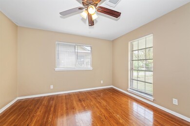 6812 Roswell St, Houston, TX 77022 - photo 7