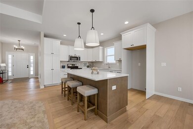 5586 Meadow Grass Cir SE, Cedar Rapids, IA 52403 - photo 6