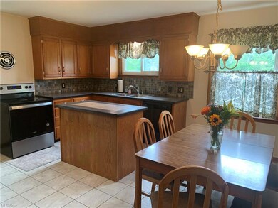 Eat-in Kitchen with Rolling Island