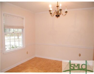 Dining Room. Hardwood Floor