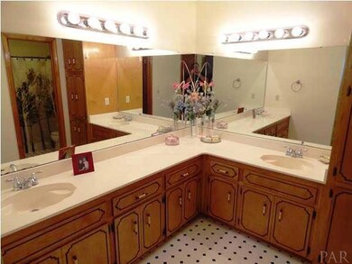 7412 Lillie Ln, Pensacola, FL 32526 - photo 7