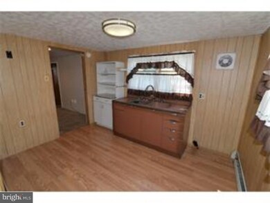 312 E Carroll St, Saint Clair, PA 17970 - photo 3