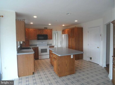 3775 Maplecrest Dr, Knoxville, MD 21758 - photo 4