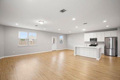 Kitchen with appliances with stainless steel fini