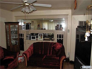 Front Room - Front Unit