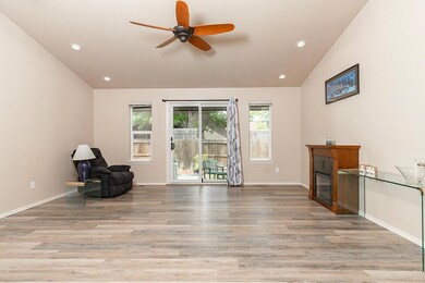 2126 Webster Rd Listing Photos - 9 of 24