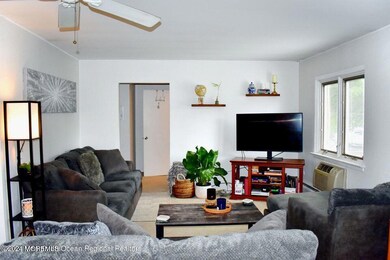 186 Manor E unit 186, Red Bank, NJ 07701 - photo 3