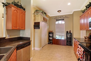 3 Kitchen with Breakfast Nook